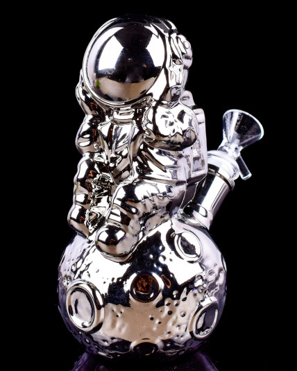 Spaceman on Moon Bong