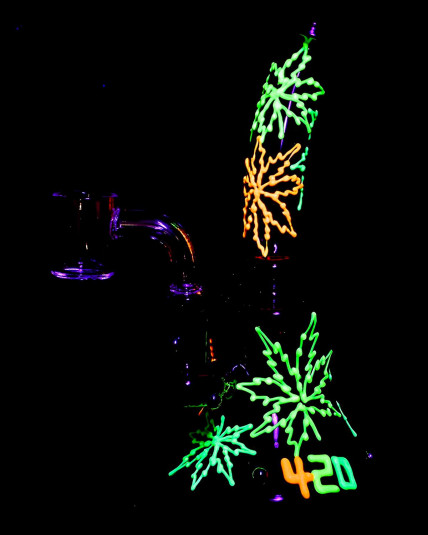420 Neon Hemp Leaf Glow In The Dark Dab Rig