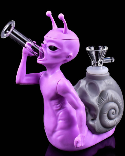 Buffed Snail Alien Silicone Bong
