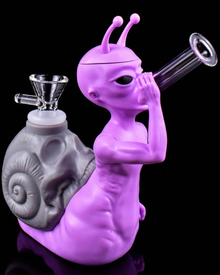Buffed Snail Alien Silicone Bong